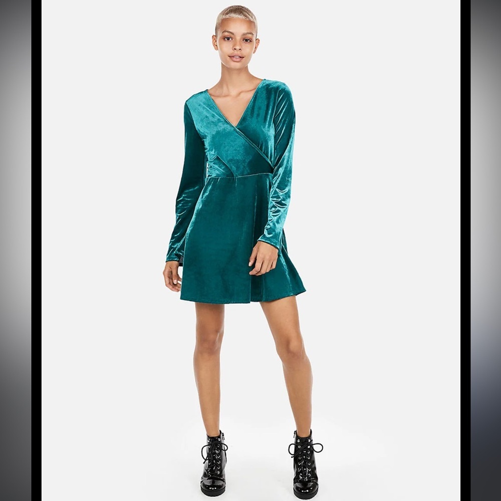 Express Emerald Green Ribbed Velvet Faux Wrap Bell Sleeve Cocktail Dress